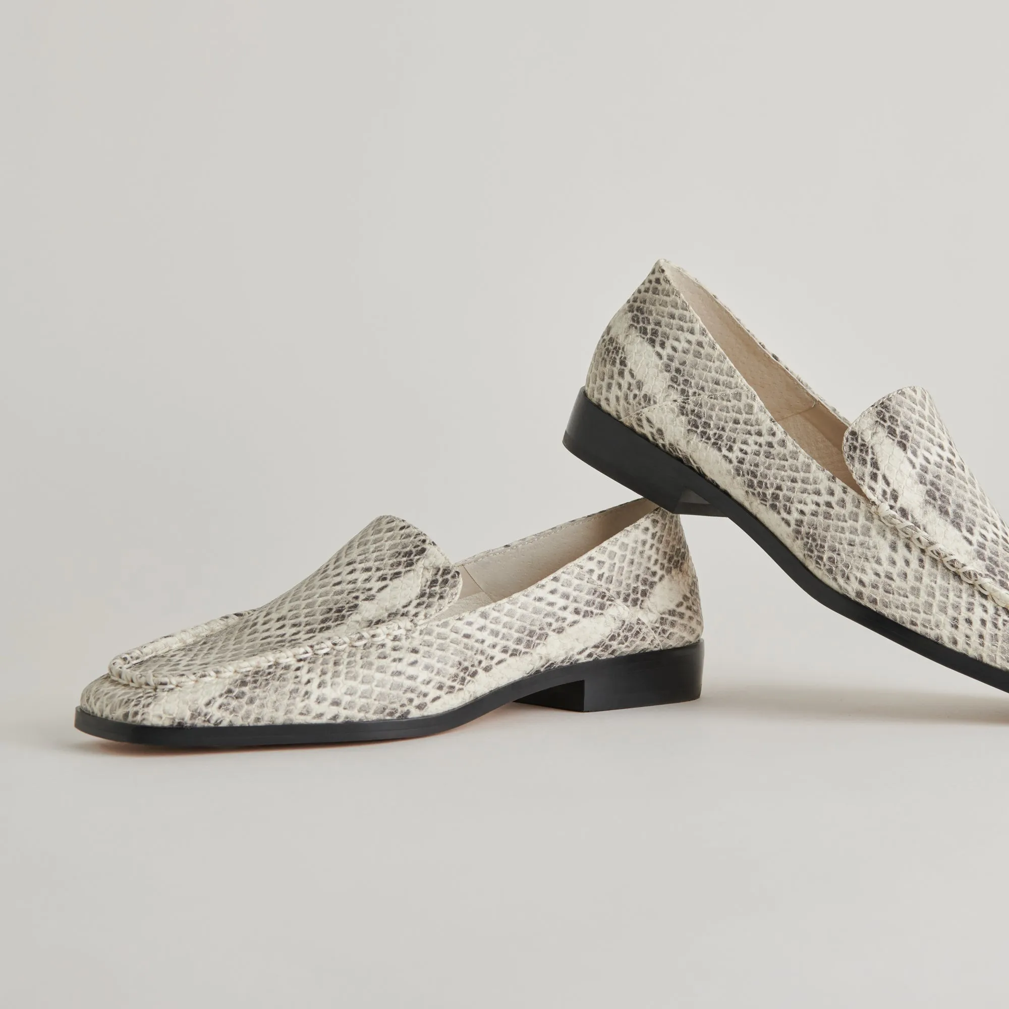 BENY FLATS GREY WHITE SNAKE EMBOSSED