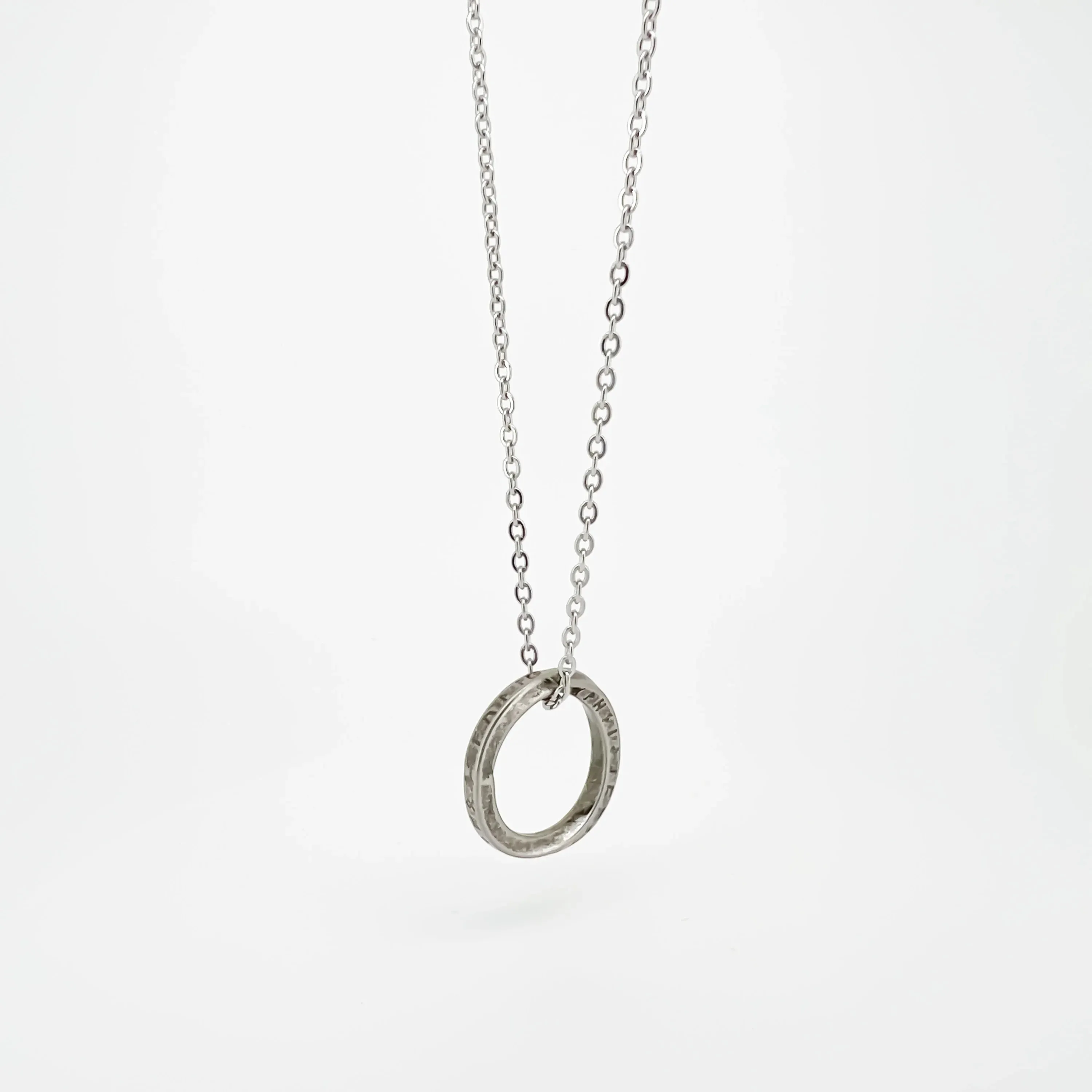 Erlend Mobius (Round) Pendant with Chain