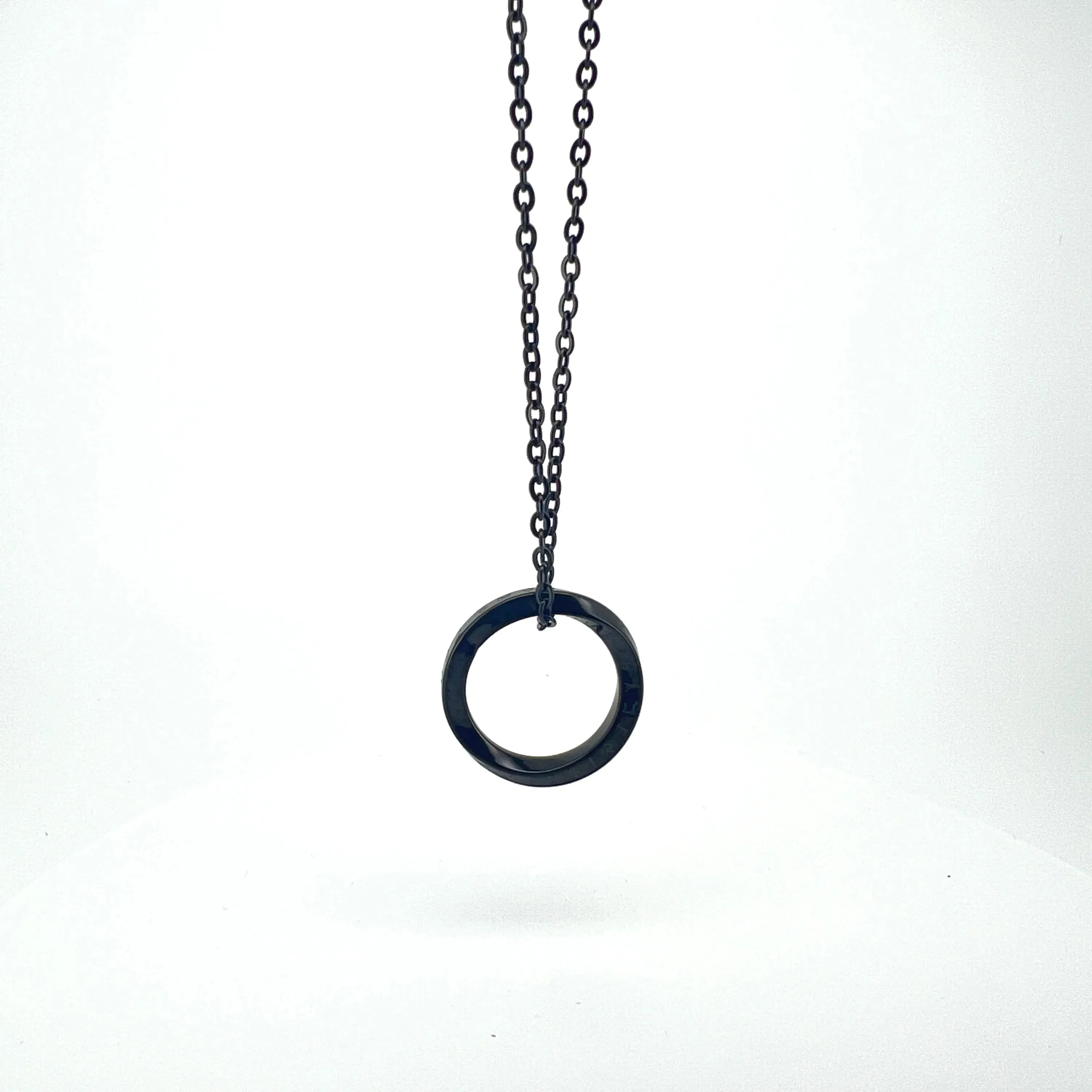 Erlend Mobius (Round) Pendant with Chain