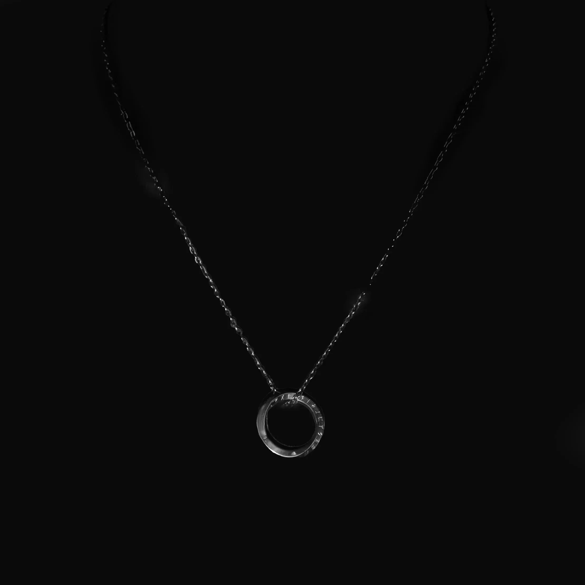 Erlend Mobius (Round) Pendant with Chain