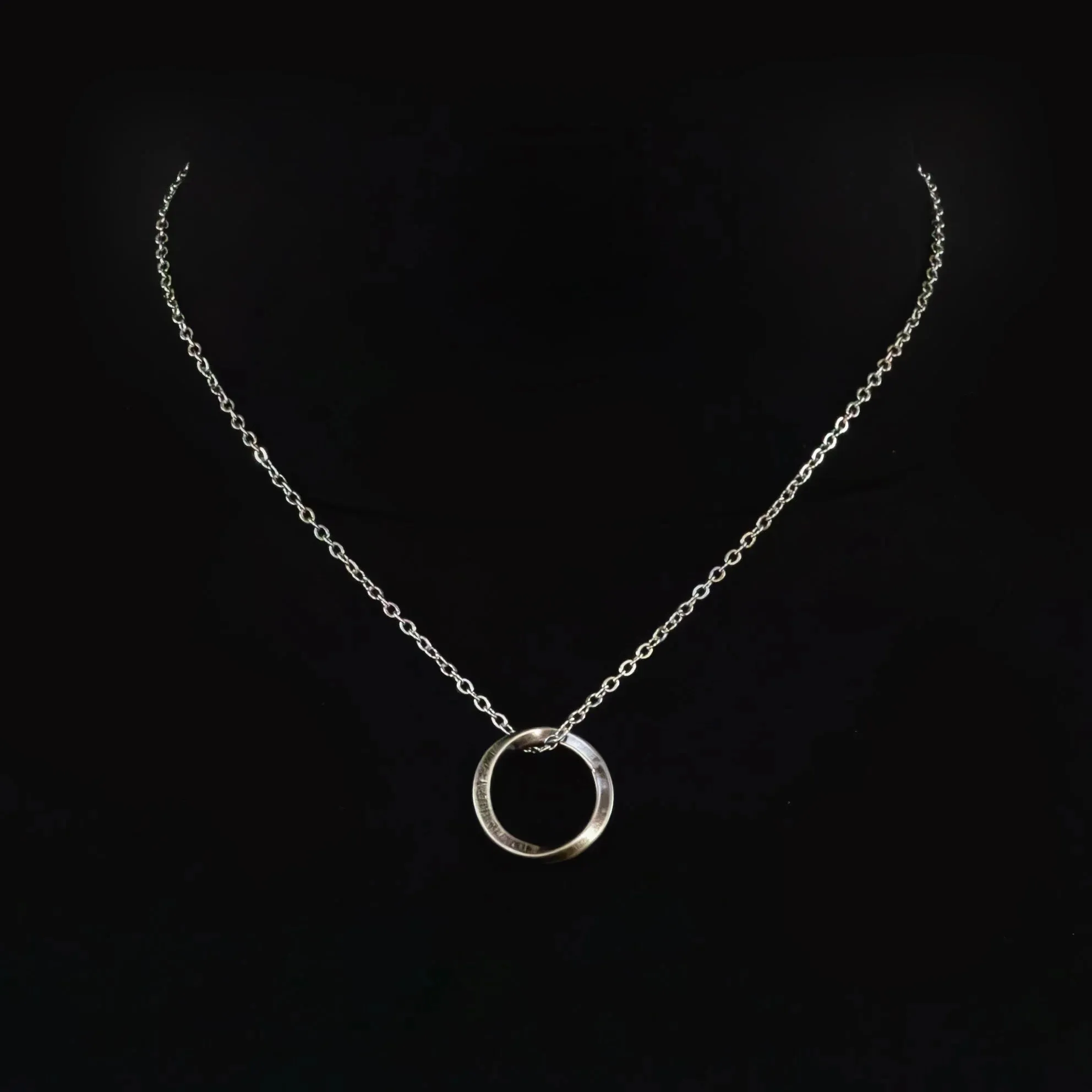 Erlend Mobius (Round) Pendant with Chain